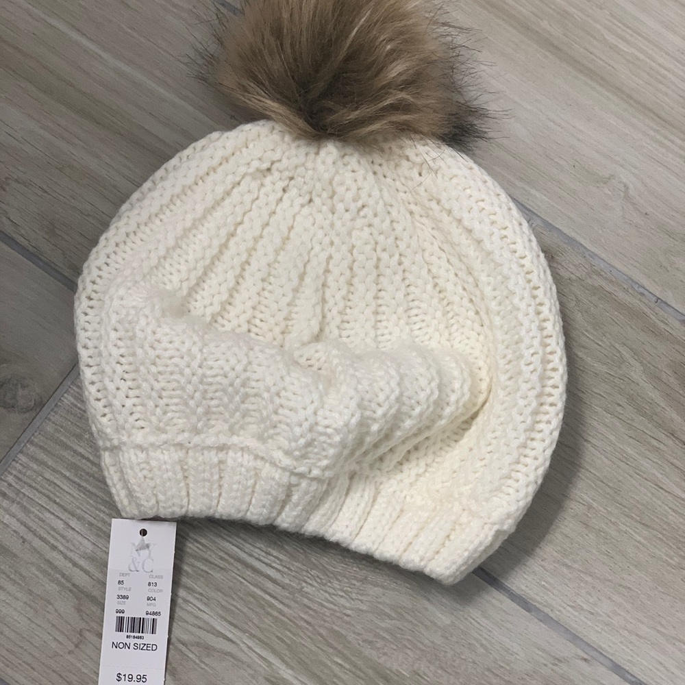 White Pom pom Knitted Beanie